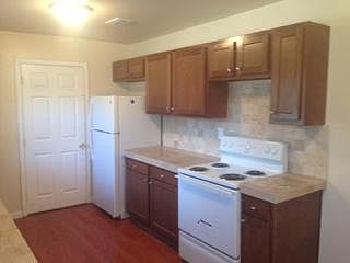 2nd image of 4034 Anvers Blvd