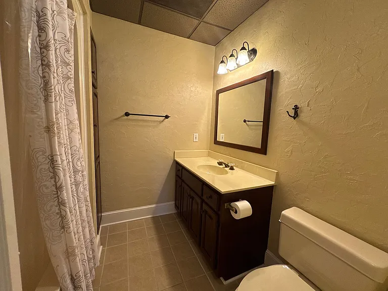 8024 Bradford Ln — Photo 12