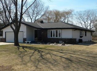 12855 N Oriole Ln, Mequon, WI 53097