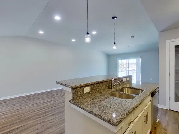 1911 Stoney Ln APT 75, Slinger, WI 53086