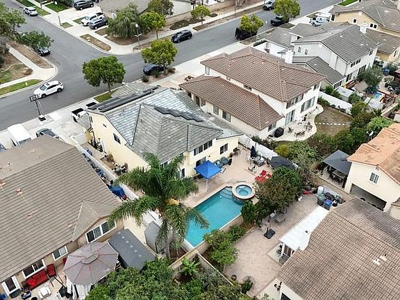 4th image of 945 Caliente Way
