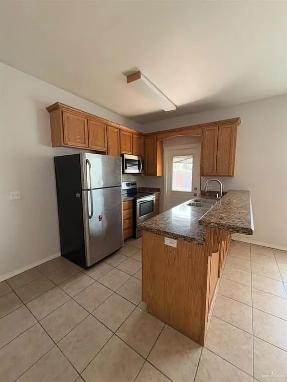 3 bed, 2.5 bath, 1300 sqft, $1,300 — Photo 4