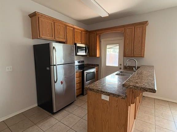 4th image of 2712 Phoenix St