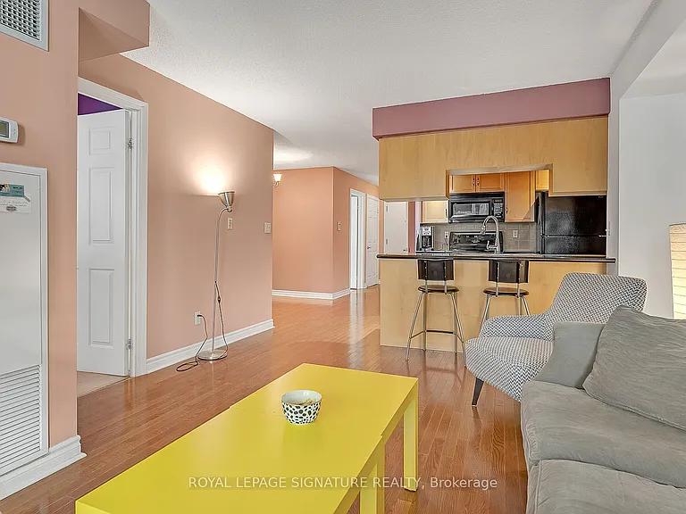 270 Wellington St W #710 — Photo 9