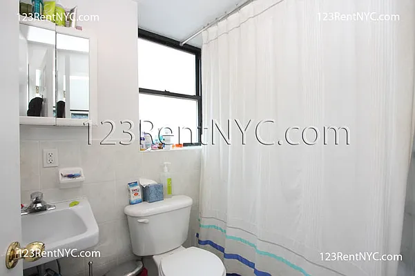 Rented by Chartwell Manhattan Realty | media 10