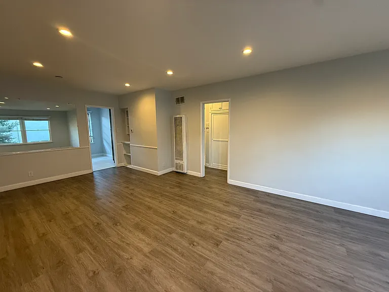 1222 McClellan Dr #6 — Photo 2