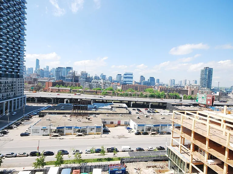 1 Edgewater Dr #GPH24 — Photo 22