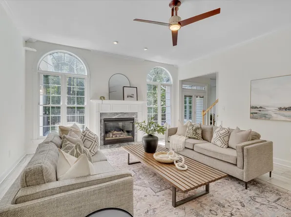 1600 Valley Creek Dr, Hillsborough, NC 27278
