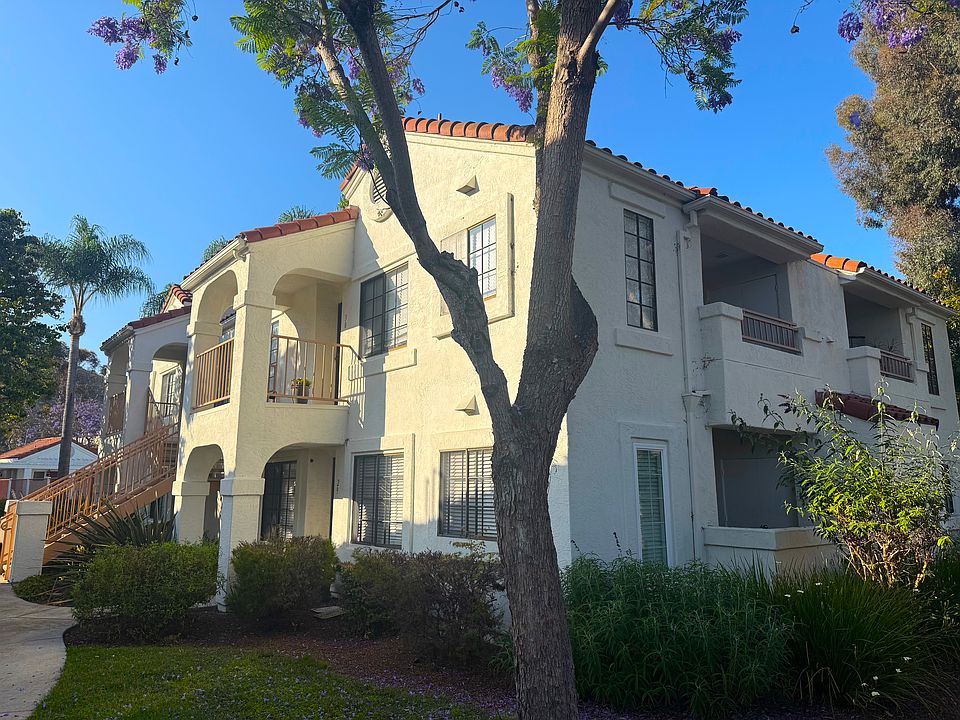 Southeast facing top unit with plenty of natural light.