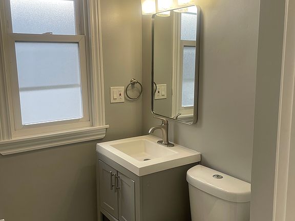5th image of 2923 N Wisner Ave #2