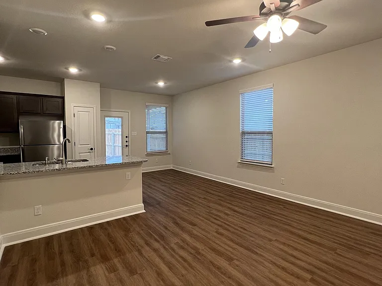 13851 Enzo Gate #101 — Photo 13