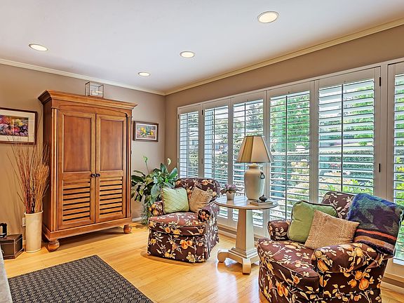 Living room w/shutters