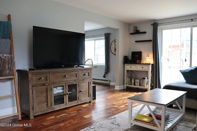 4th image of 6B Woodbine Drive