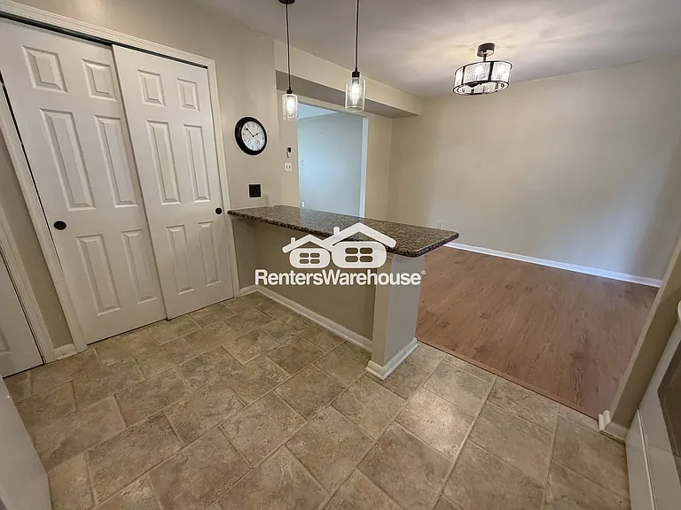 241 Cedarmere Cir — Photo 10