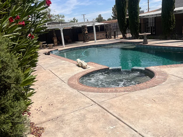 Yucca St — Photo 12