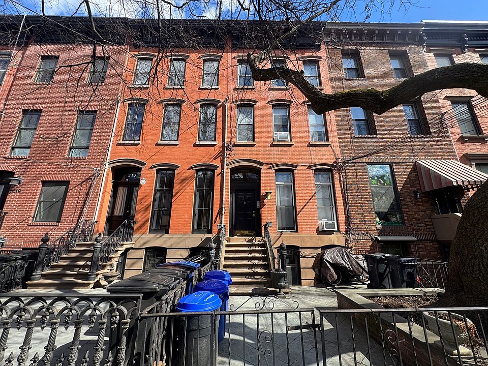 1st image of 215 Garden St APT 2