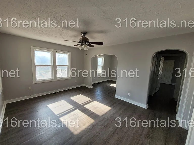 1337 S Fern St — Photo 3