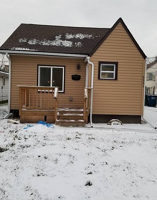 Front view of home
