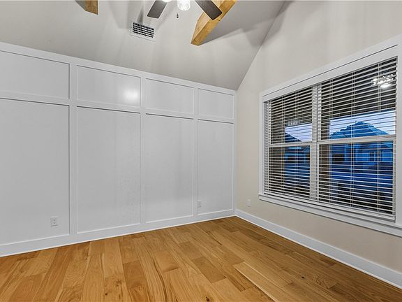 3rd image of 1320 Tiffany St