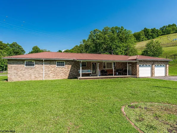 2122 Daybrook Rd, Fairview, WV 26570