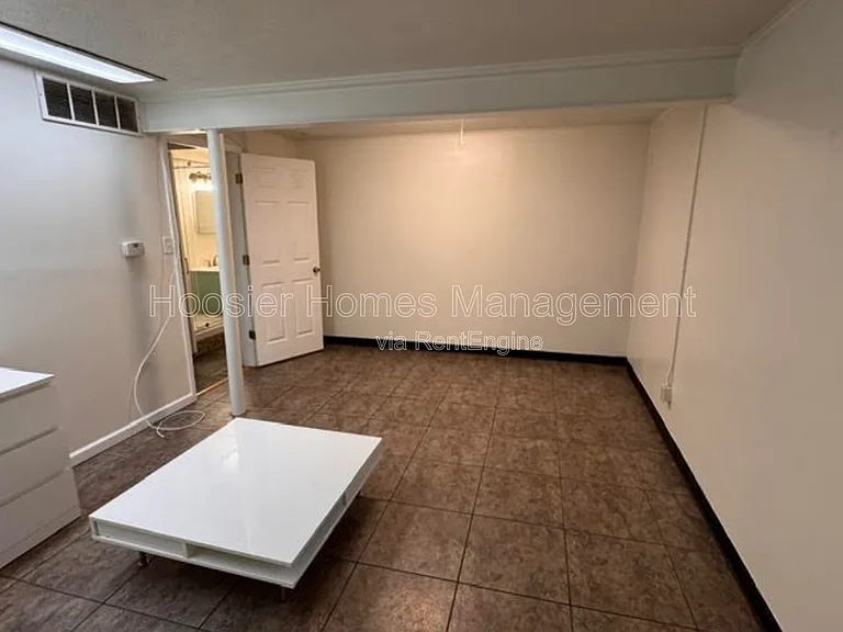 770 E 61st St #7 — Photo 17