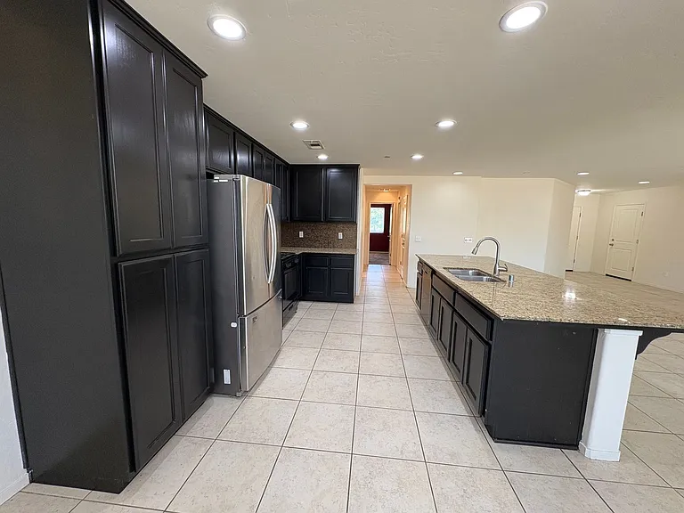 2132 E Sweet Ave — Photo 8