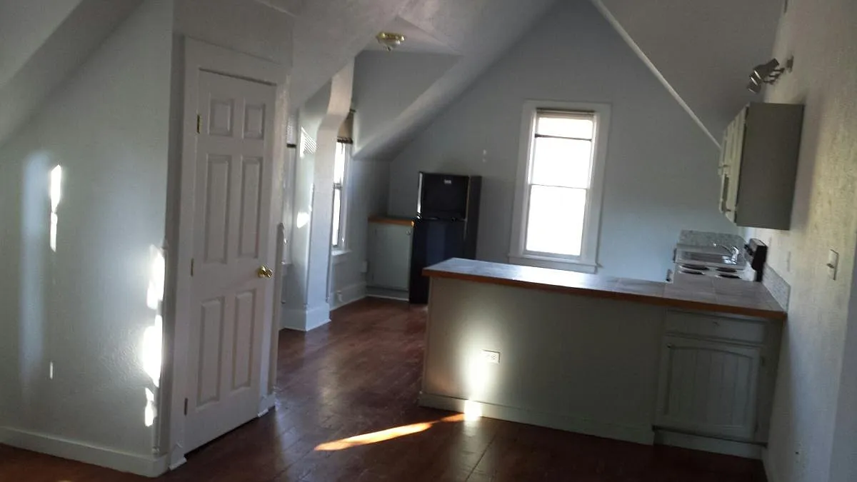 Kitchen - 2206 N Marion St