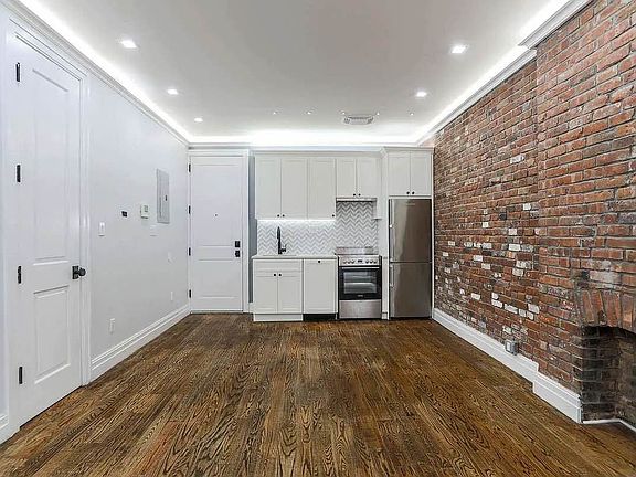 2nd image of 49 Columbia Pl APT 2