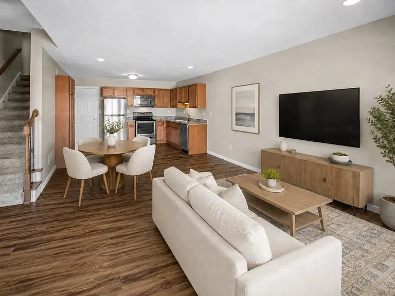 302 Starwood Dr — Photo 2