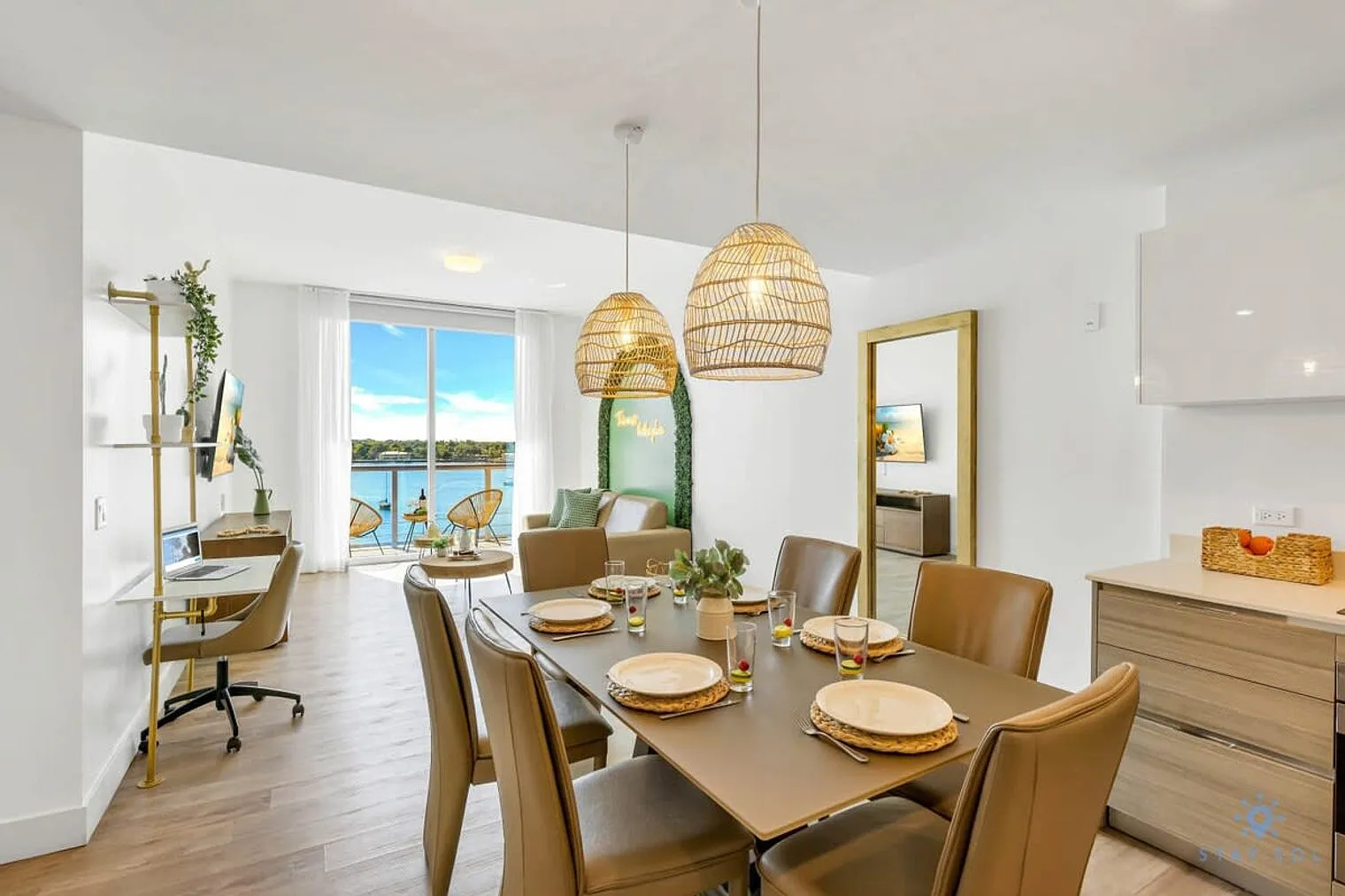 2 bed, 1.0 bath, 839 sqft, $3,653 — Photo 3