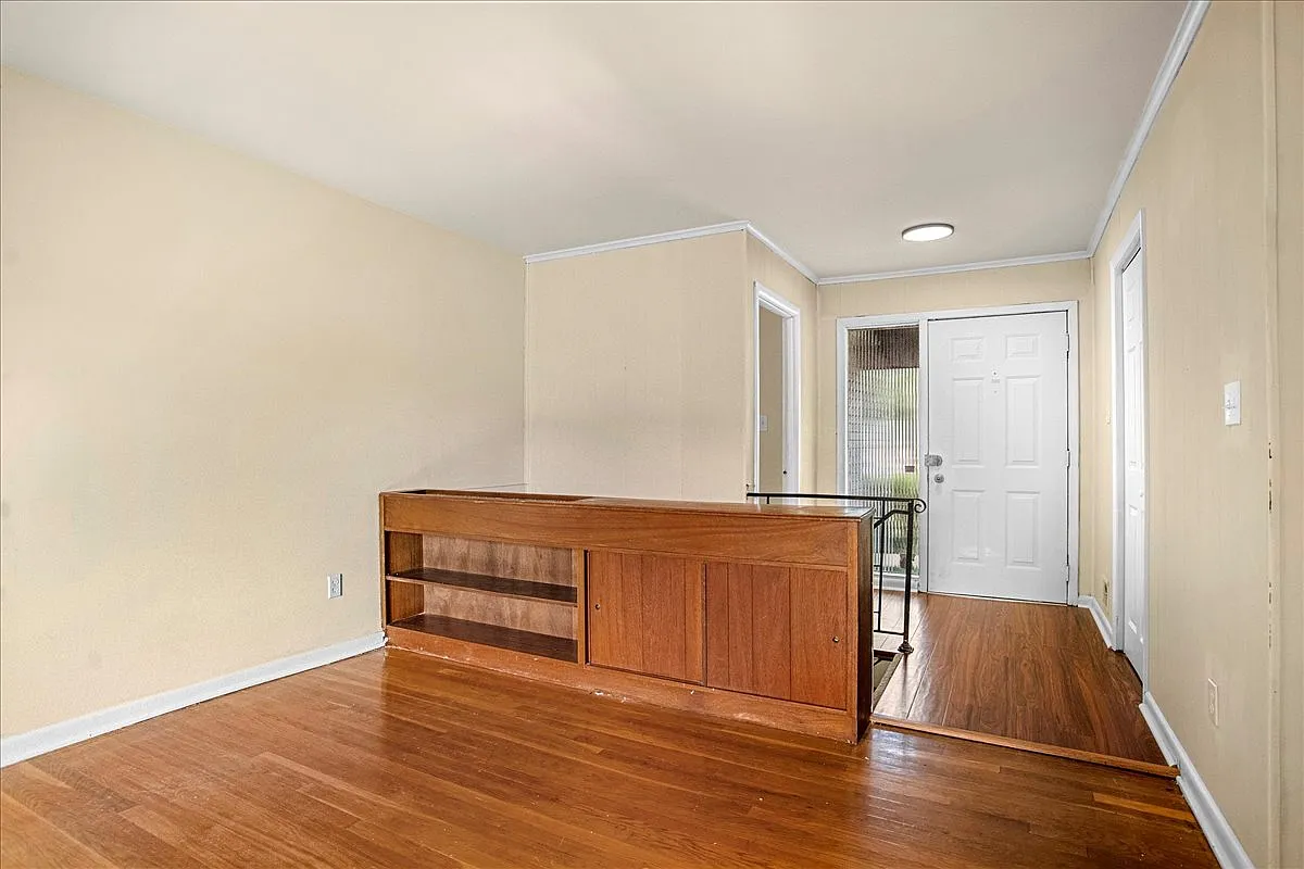 4 bed, 2436 sqft, $3,200 — Photo 4