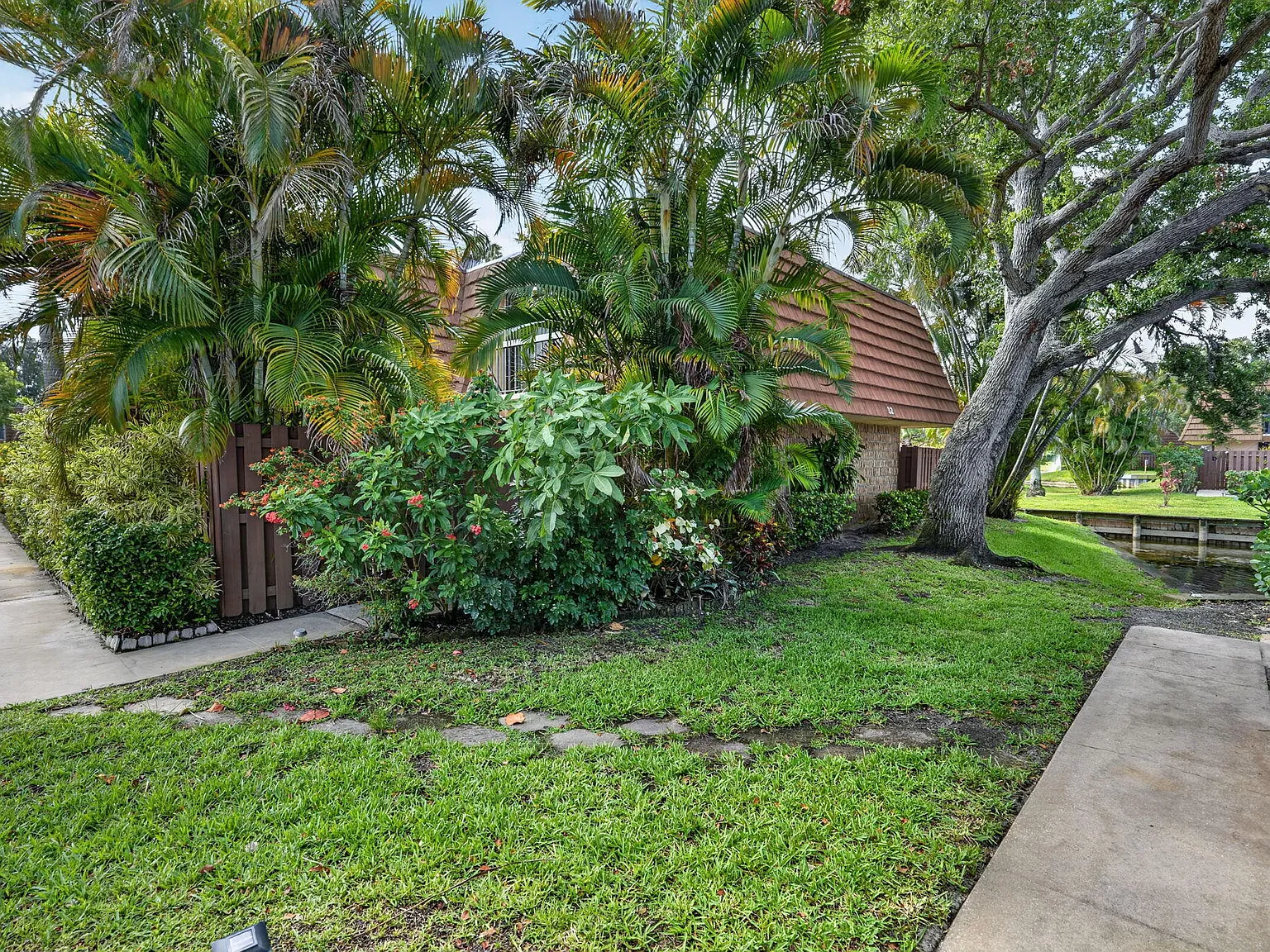 2 bed, 2.5 bath, 1470 sqft, $5,500 — Photo 3