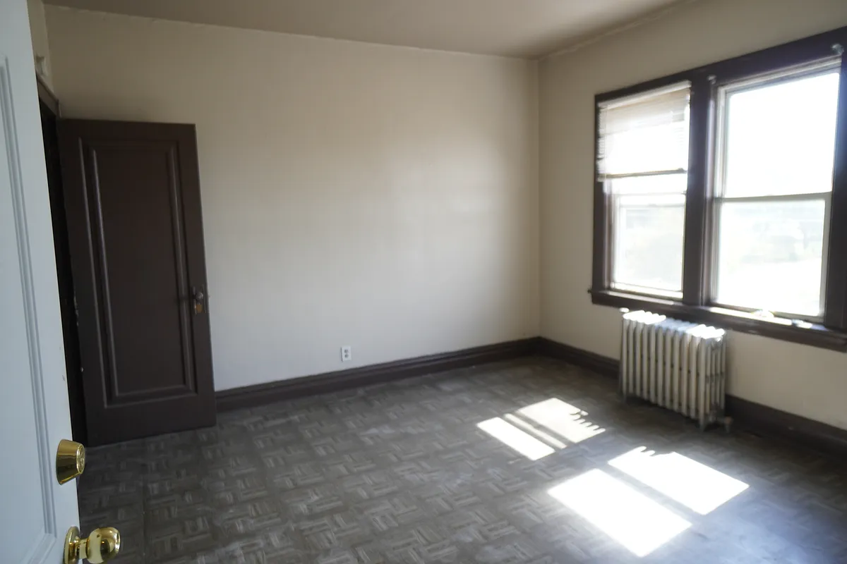 Building Photo - 130 E 13th Ave #6