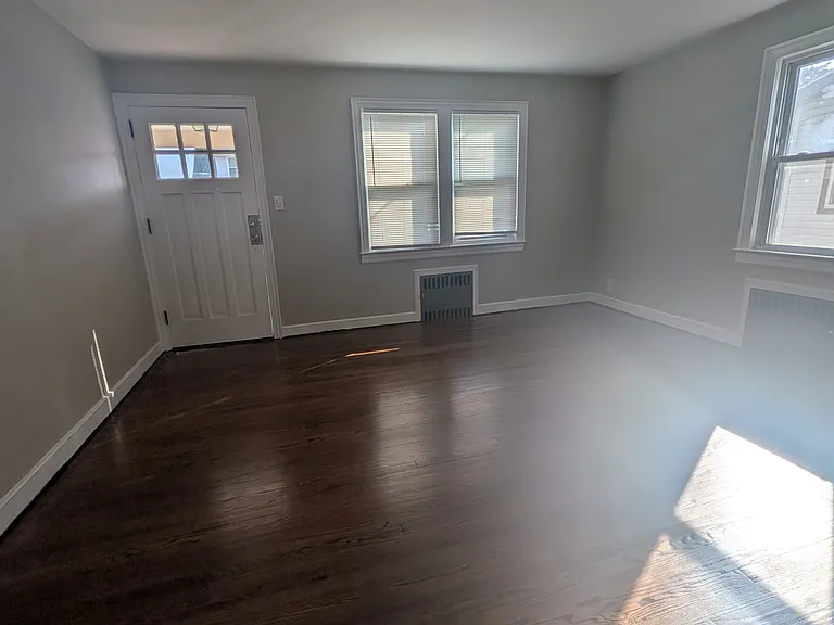 2561 Doris Ave — Photo 6