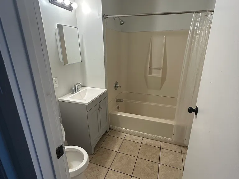 174 Hallock Ave #2 — Photo 4