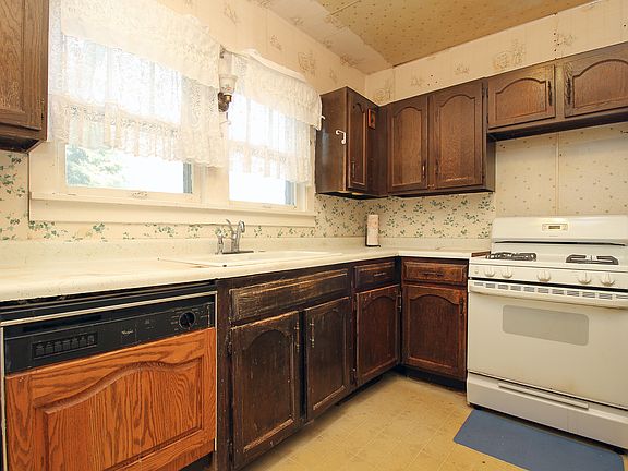 3rd image of 312 N 95th Ave