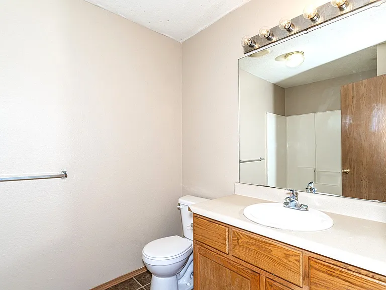 2726 E Loren — Photo 17