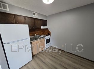 716 Randolph St APT 8, Waterloo, IA 50702