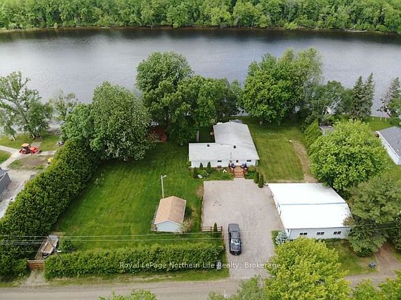 3rd image of 1119 Quesnel Rd