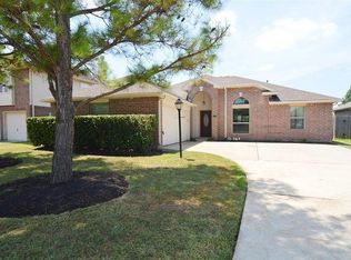 210 Armand Bay Dr, Dickinson, TX 77539