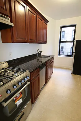 Rented by Crosstown Apartments NYC | media 32
