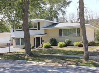18960 Wildwood Ave, Lansing, IL 60438