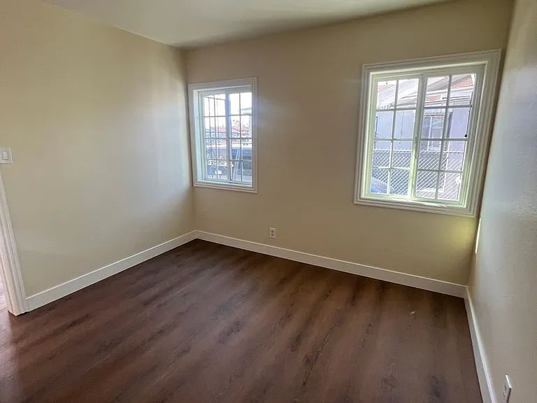 16217 Prairie Ave — Photo 2
