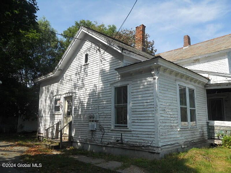 3rd image of 4-6 S Maple Street