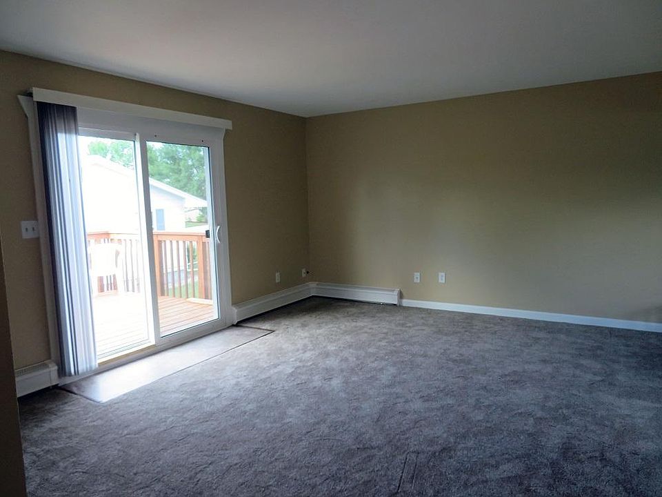 1st image of 402 7th Ave E