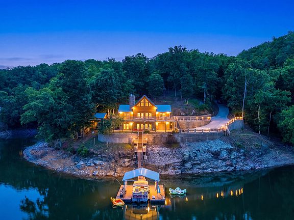 5th image of 857 Wilderness Dr