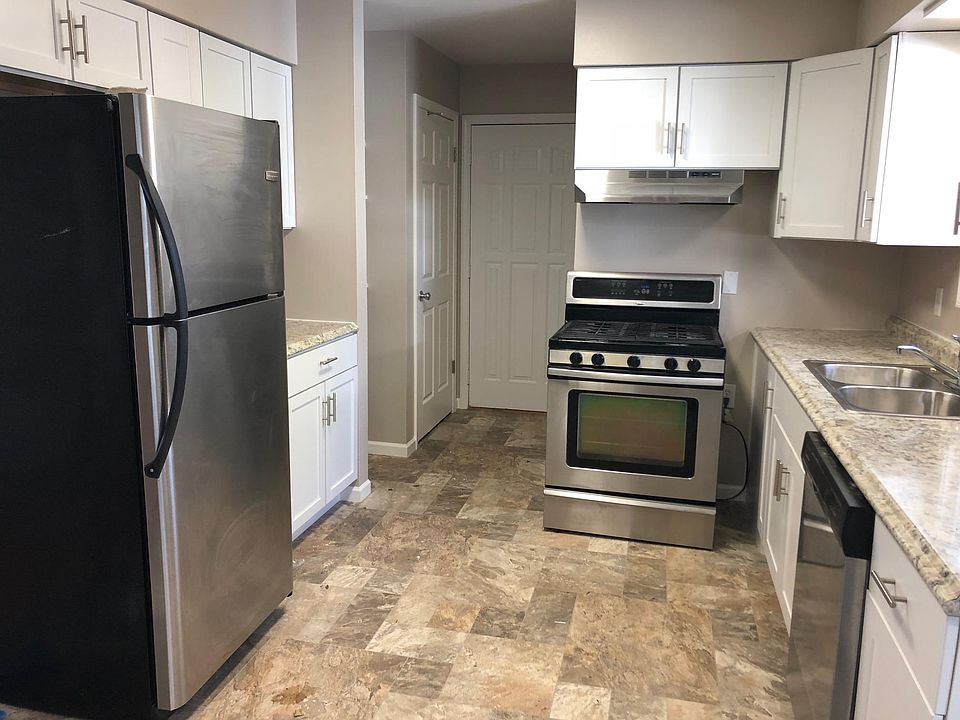 2nd image of 402 Center St