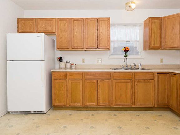 2nd image of 165 Wise Dr