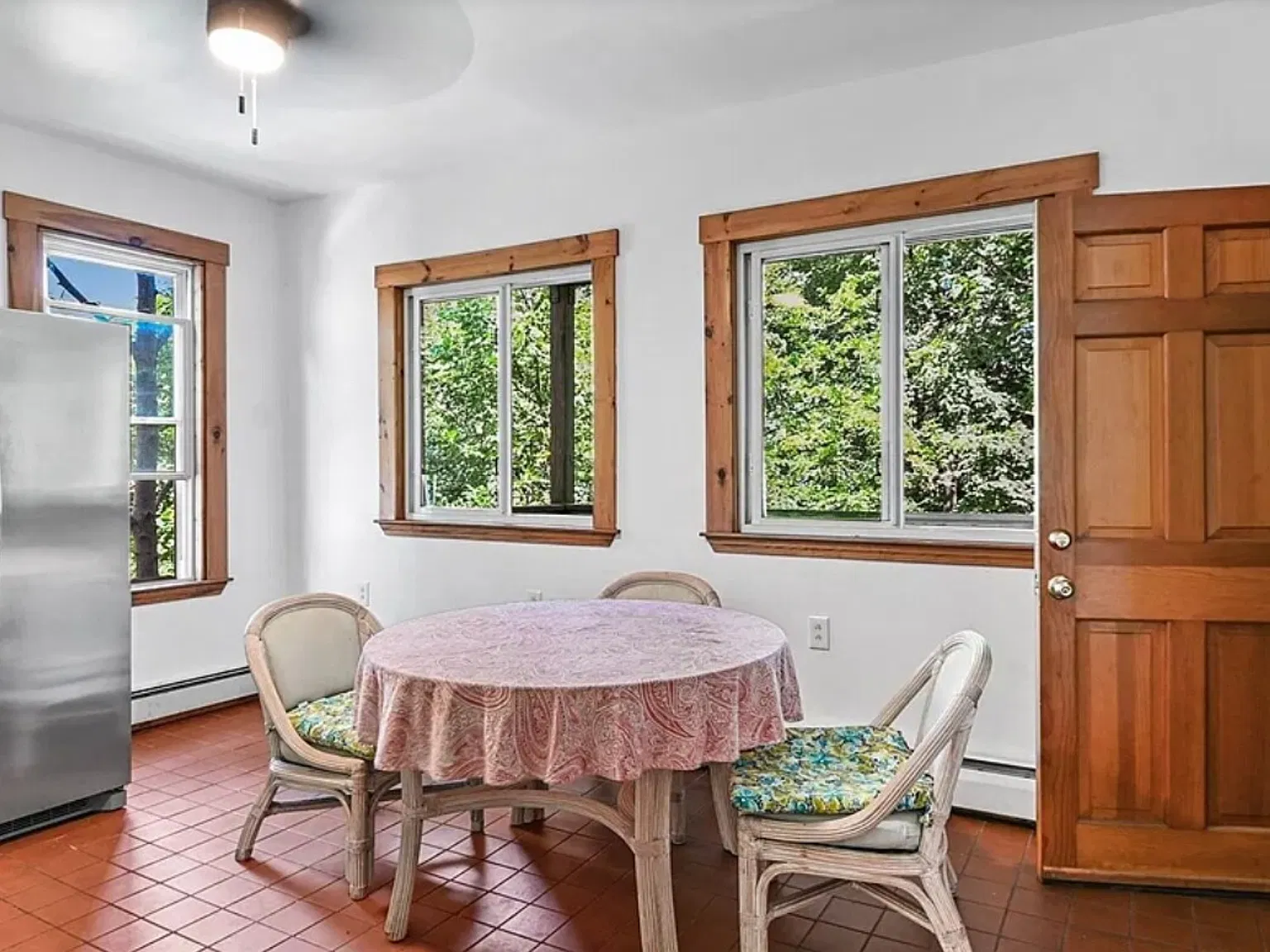 4 bed, 9999 sqft, $6,800 — Photo 3