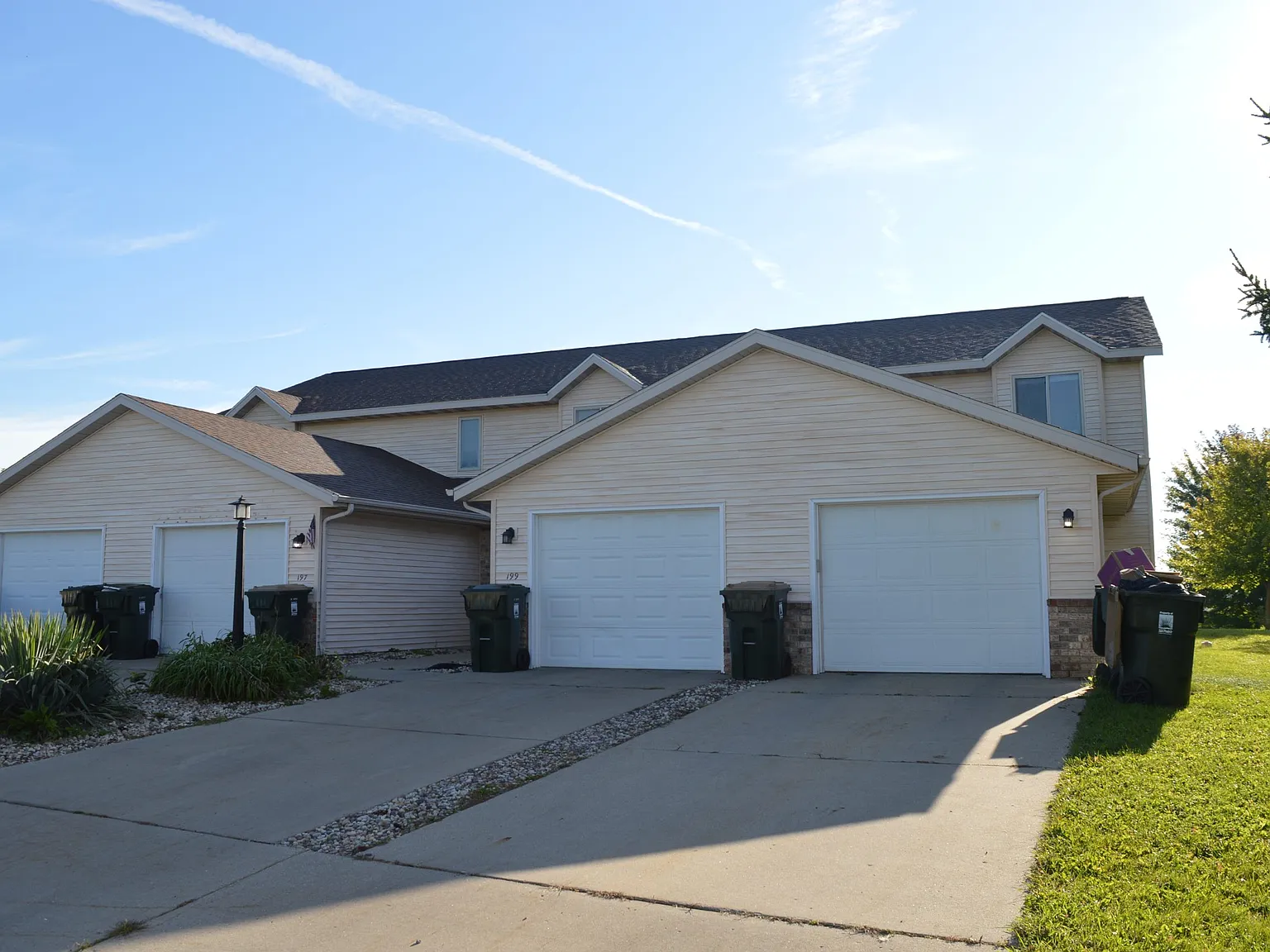 2 bed, 1000 sqft, $1,695 — Photo 1